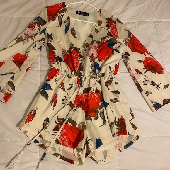 YOINS Other - Worn once! Stunning romper, flattering fit…